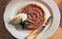 Rhubarb Tart with Whiskey Cream