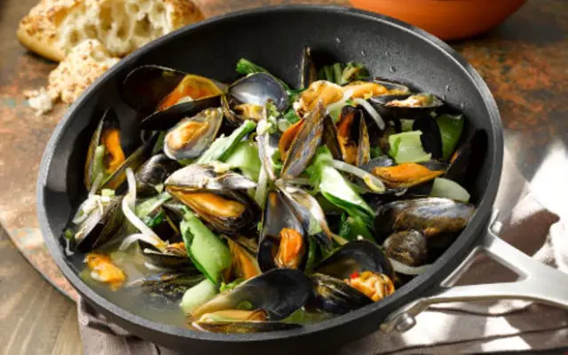 Mussels with Pak Choi and Beansprouts