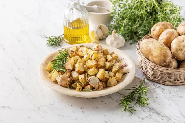 Crunchy Parmentier potatoes with garlic & herbs